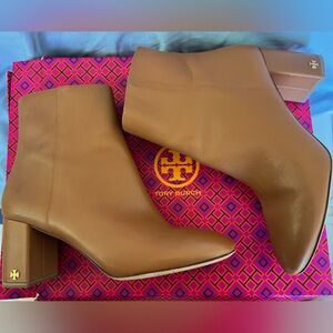 NEW Tory Burch Brooke 70 mm Bootie, Calf Leather Ankle Boots, TAN